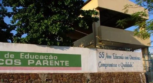 Um aluno tímido, uma professora aloprada!